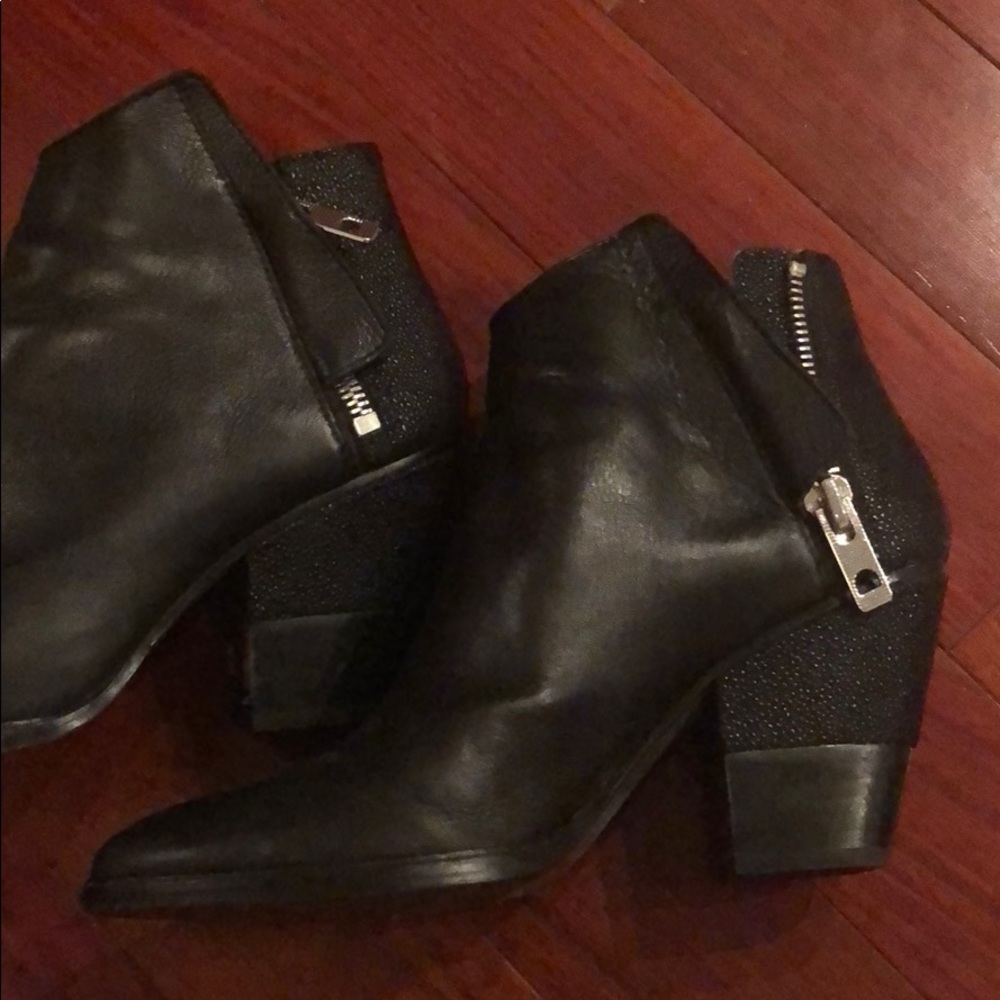 Dolce Vita Harim Black Bootie, size 9.5